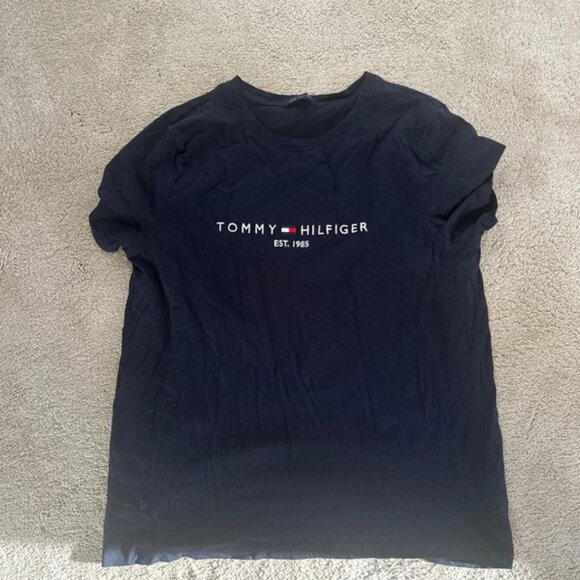 Tommy Hilfiger T shirt - Picture 1 of 4